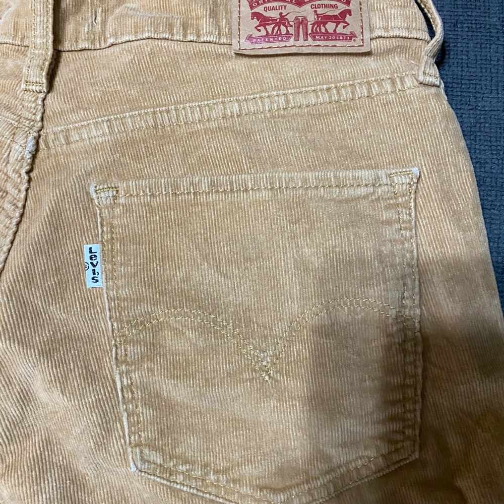 White tag Levi’s 725 boot cut 27x32 Tan Corduroy Pants - Picture 9 of 11
